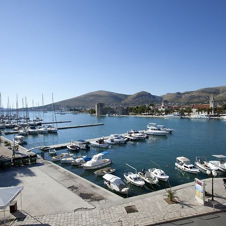 Apartments Riva Трогир Экстерьер фото